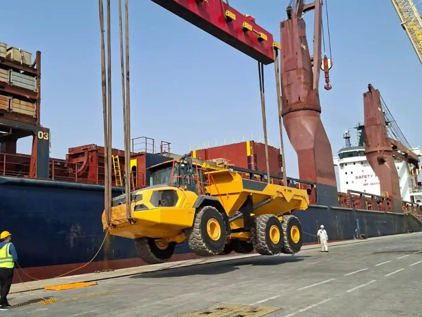 Khorfakkan Terminal Boosts Heavy Equipment Trade