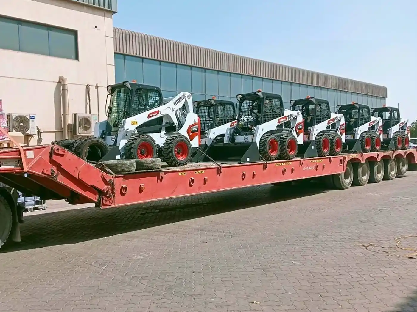 Kanoo Machinery Delivers 10 Bobcat Loaders in UAE
