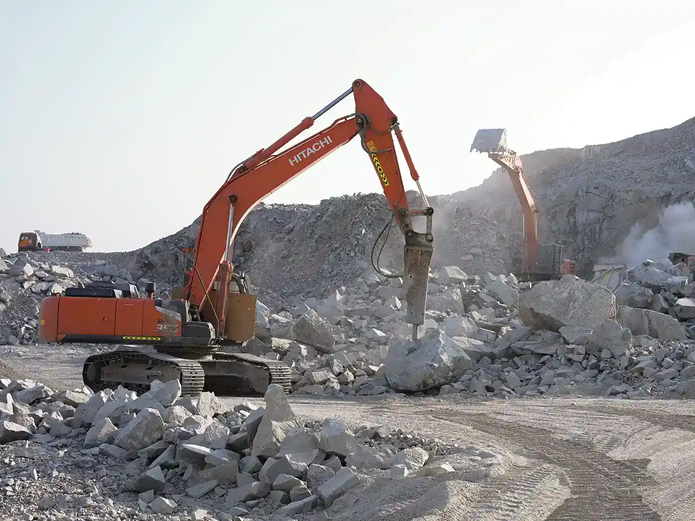 HITACHI After-Sales Drives Fleet Uptime
