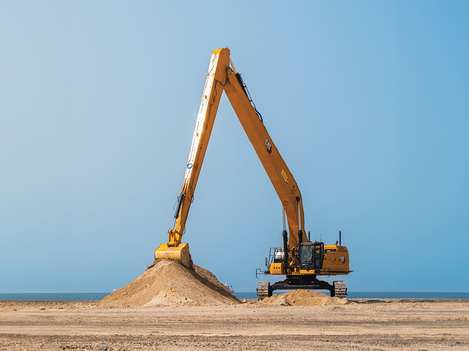 Al-Bahar And Caterpillar: Empowering  Customers To Build A Brighter,  Innovative And Sustainable Future