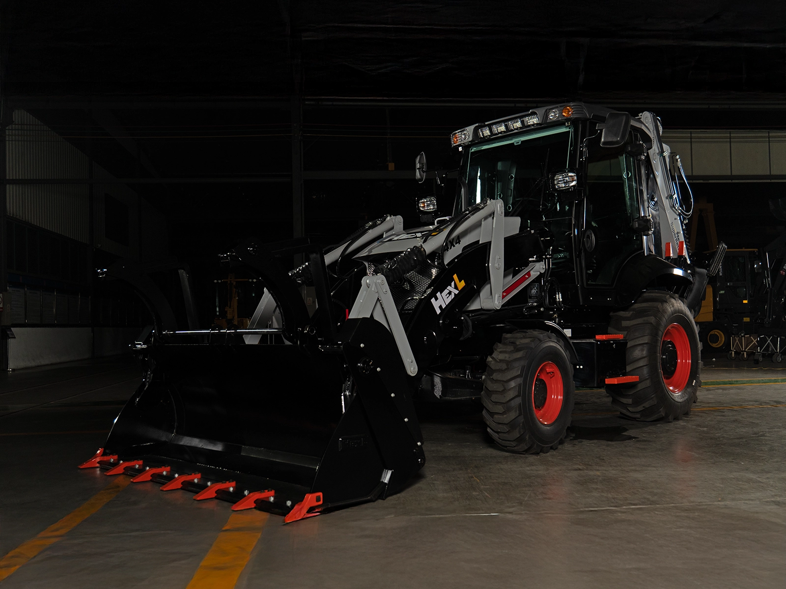 HexL Expands Global Footprint As Demand For 420X Backhoe Loader Surges