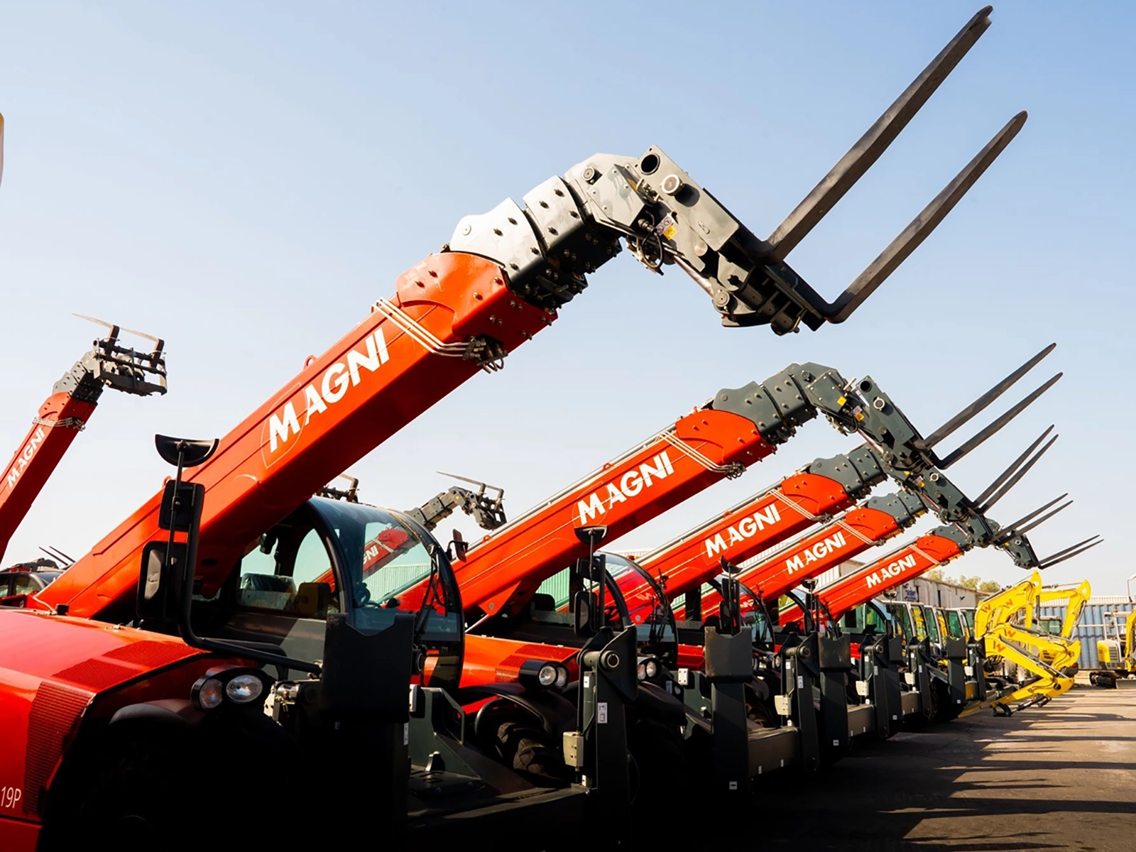 Kanoo Machinery Delivers 34 Magni Telehandlers