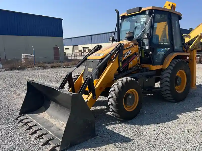 الحفارة مقابل اللوادر الحفارة: اختيار الآلة المناسبة