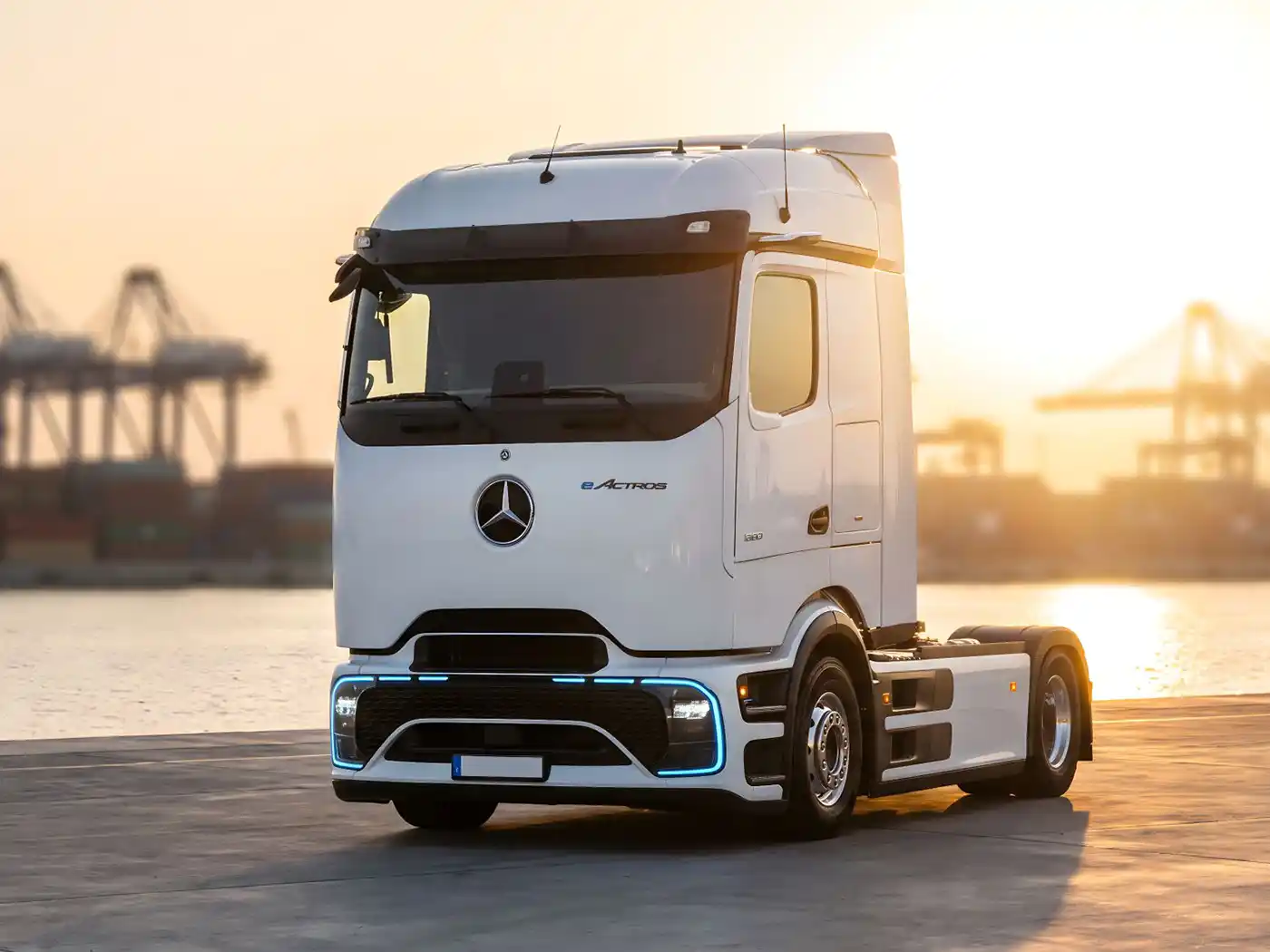 Mercedes-Benz Brings eActros 600 Electric Truck To UAE