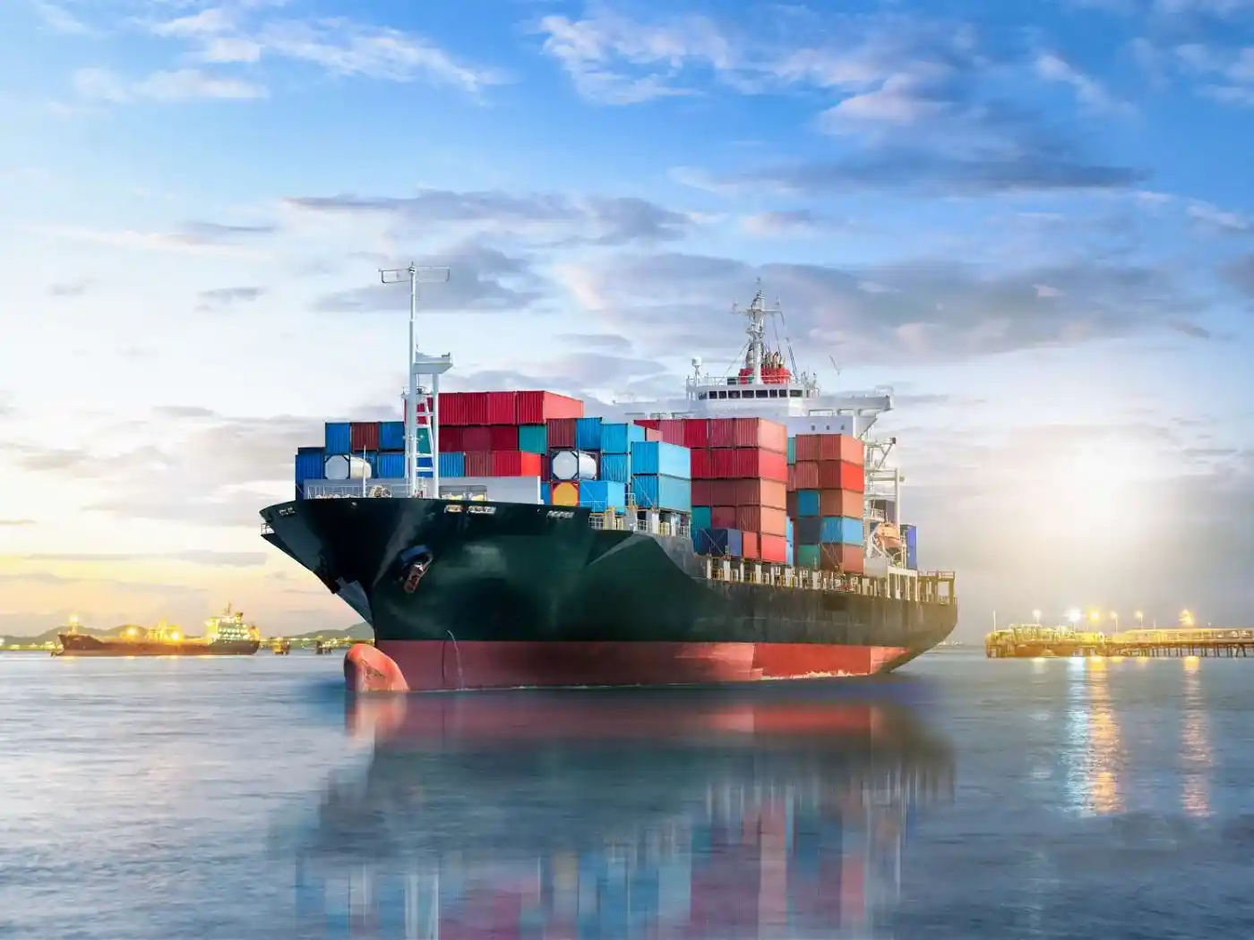 UAE’s Khorfakkan Port Handles One Of World’s Largest Container Ships