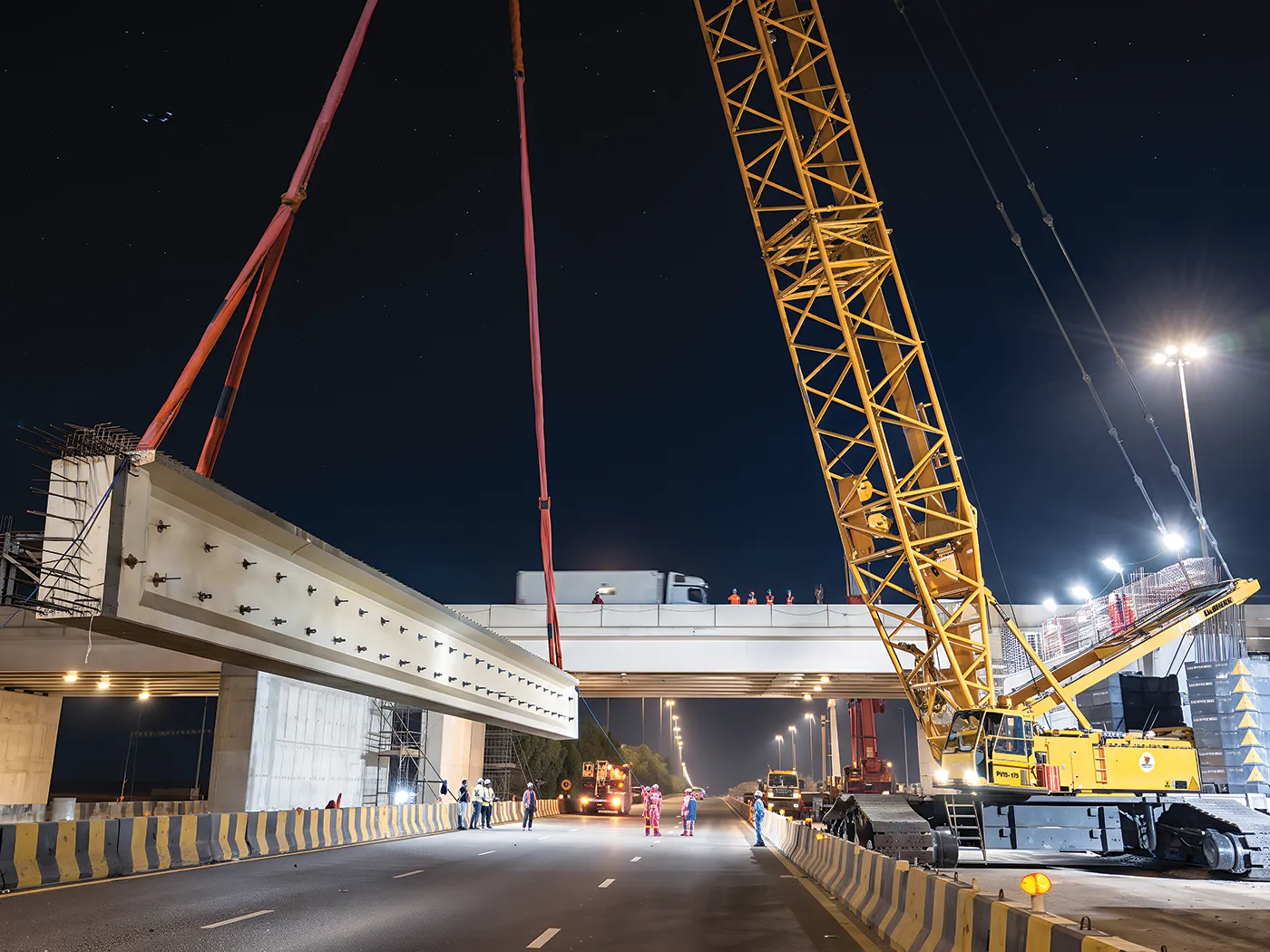 Johnson Arabia réalise un levage complexe dans le cadre de la modernisation de la route Al Faya–Saih Shuaib