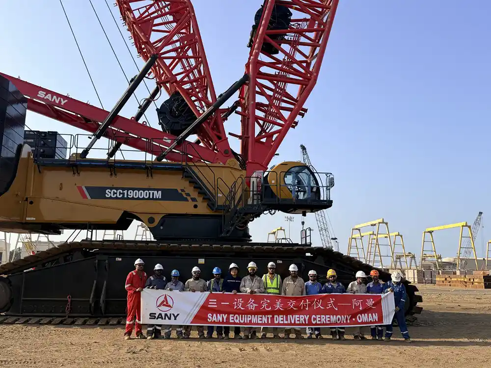 Sinan Heavy Lift prend livraison d'une grue sur chenilles Sany de 1 600 tonnes à Oman