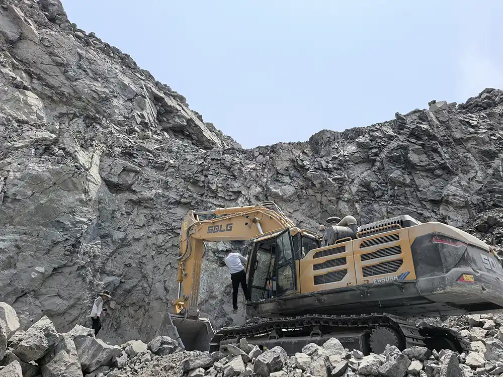 SDLG E6505H Excavator Delivers Outstanding Performance In UAE’s Fujairah Mine