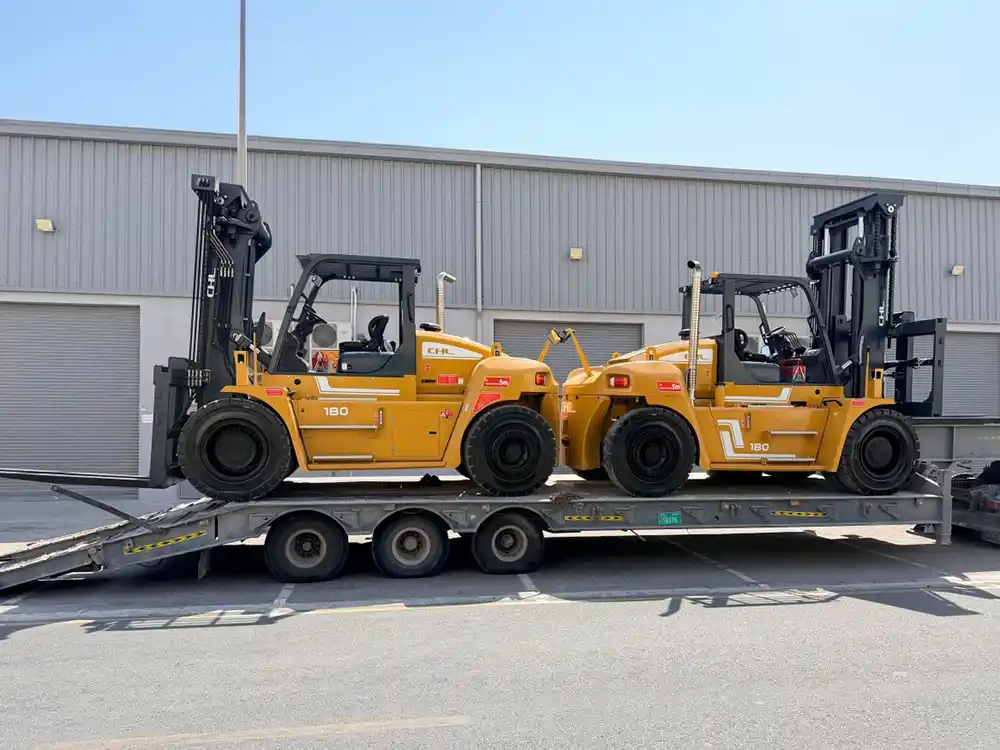 United Diesel Delivers Two 18-Tonne CHL Forklifts In Dubai