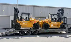 شركة يونايتد ديزل تسلم رافعتين شوكيتين من طراز CHL سعة 18...