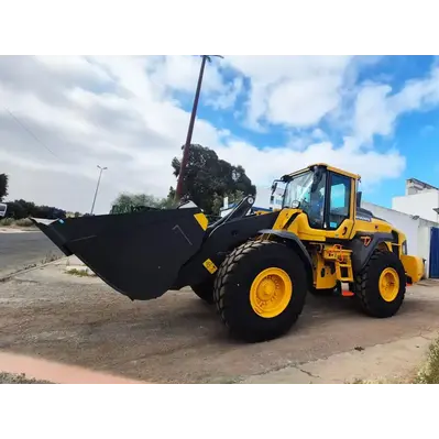 شركة SMT المغرب تسلم جرافتين عجلات من طراز فولفو L110H