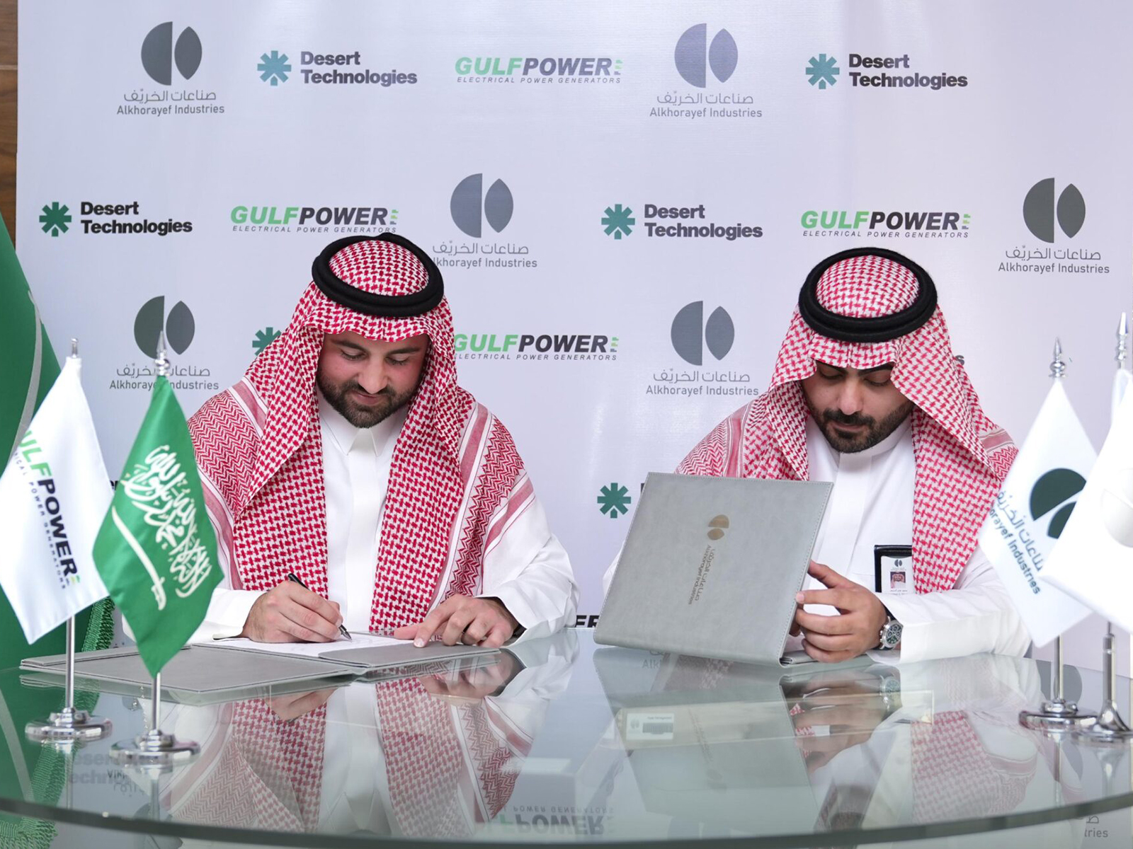 شركة ديزرت تكنولوجيز وشركة الخريف للصناعات تعقدان شراكة في مجال البنية التحتية الذكية
