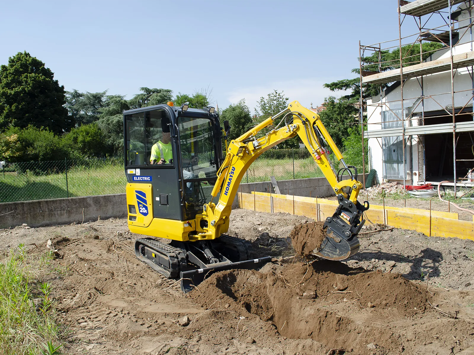 Komatsu Launches Electric Mini Excavator PC20E-6