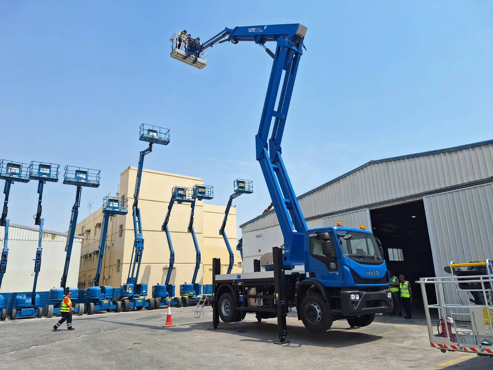 CTE Delivers Six Aerial Platforms To Rapid Access For Qatar Airways