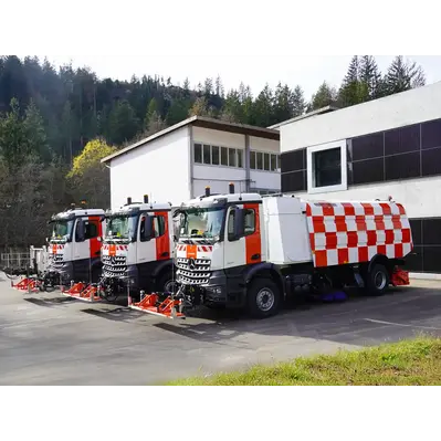 ايبي شميت توسع توريد كناسات المدرجات في مطارات دبي