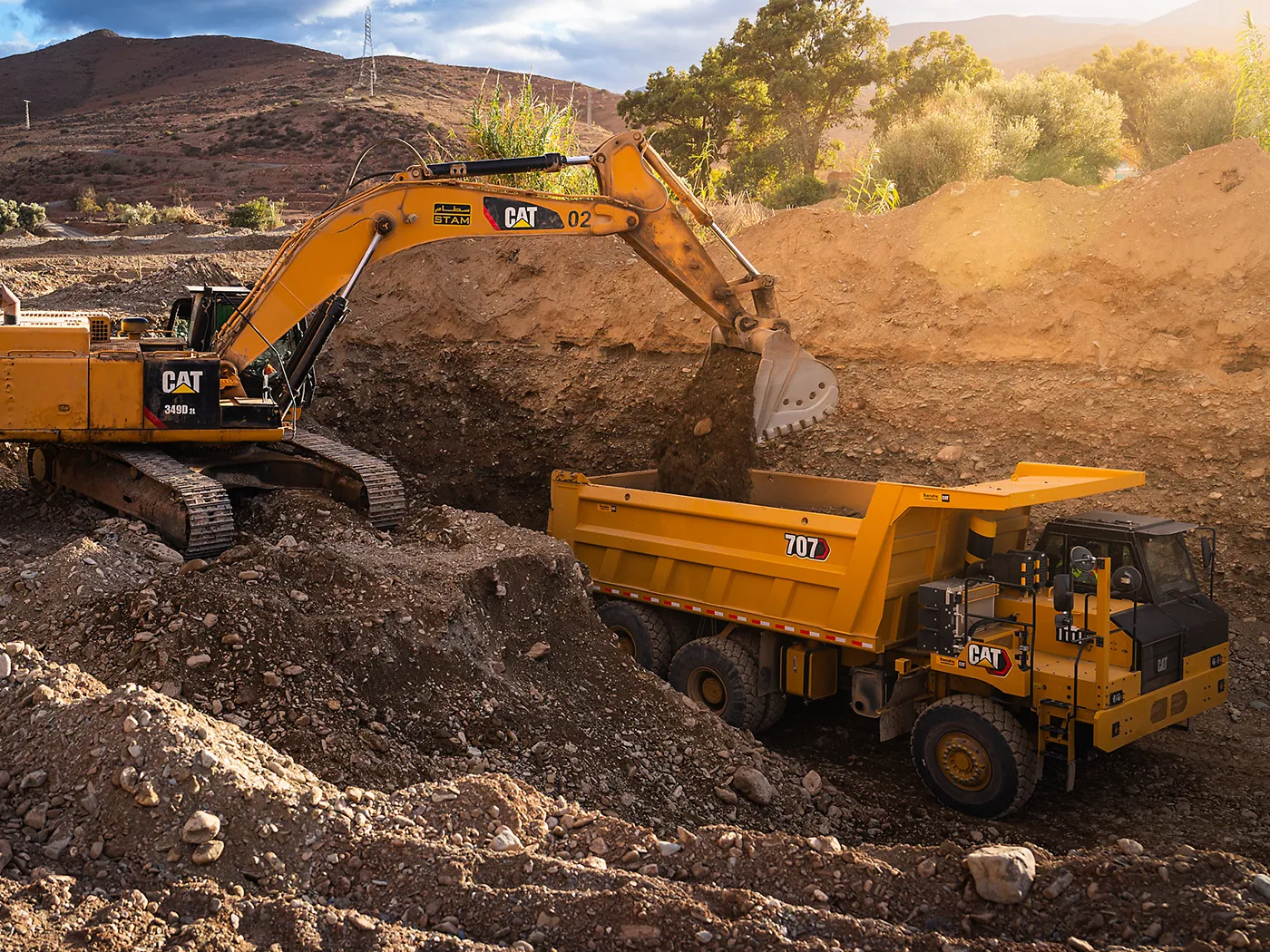 Caterpillar Launches Cat 707 Wide Body Truck