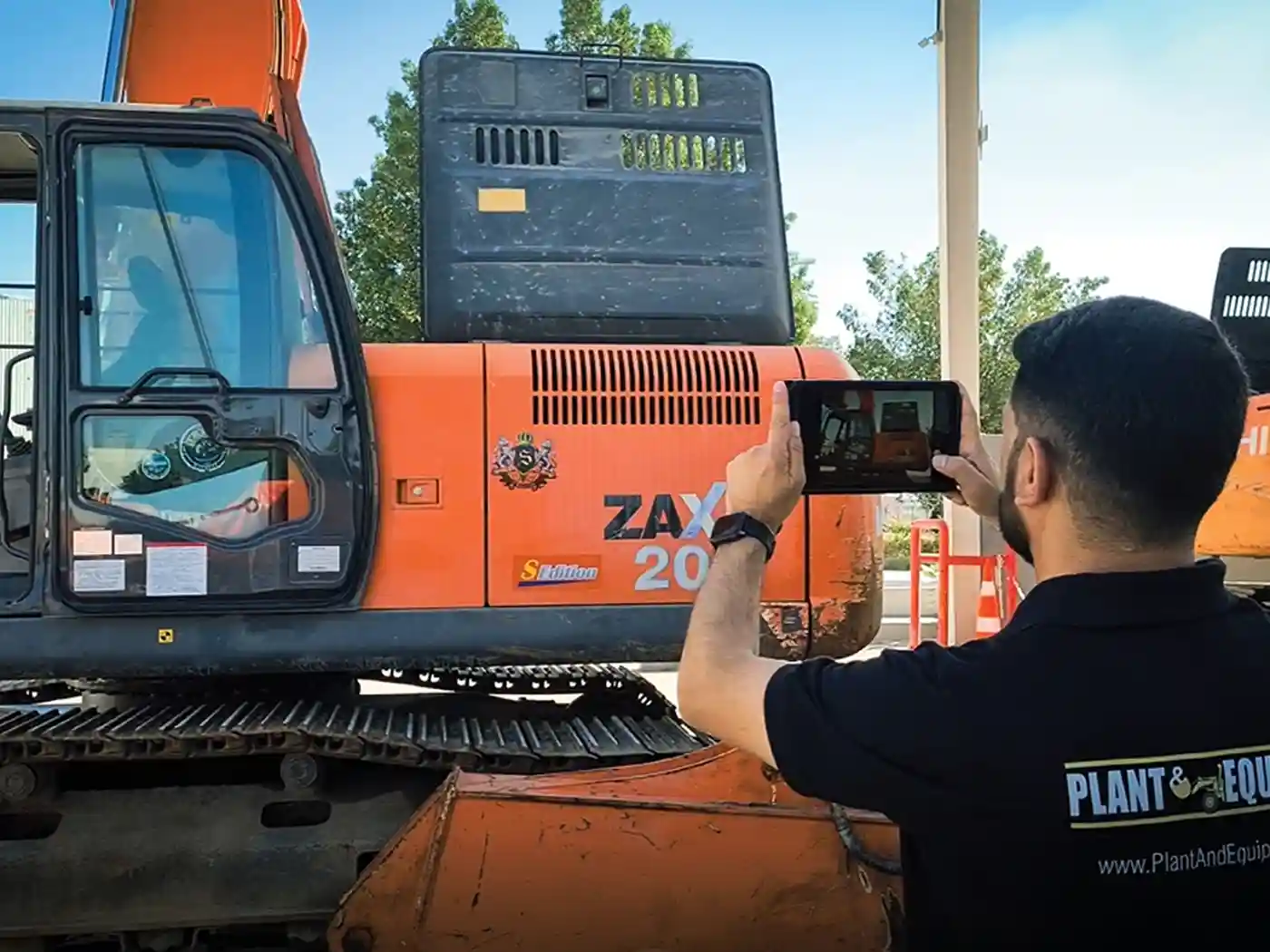  Selling Heavy Equipment With P&E Auctions: Hitachi’s Experience