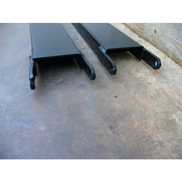 ATTACHMENTS Used-31608501