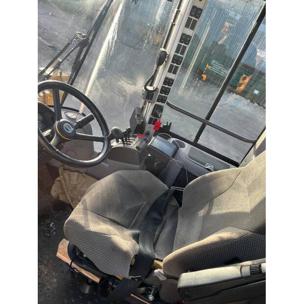 فولفو L90H-36877252