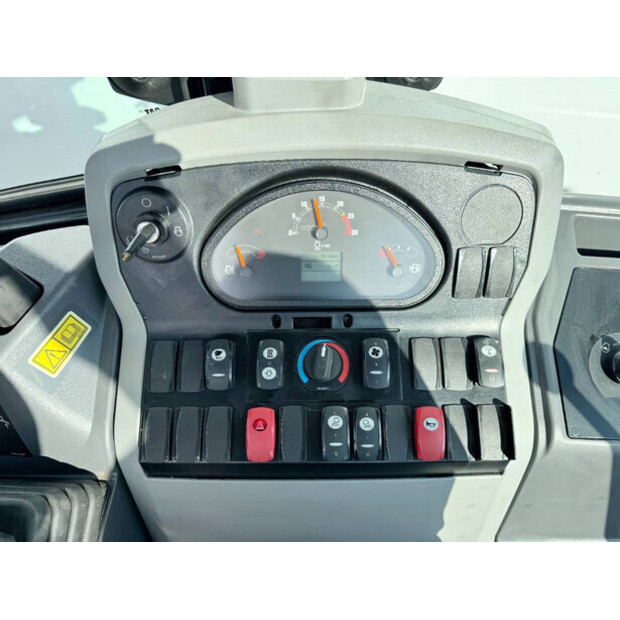 2025 Caterpillar 424-38749917