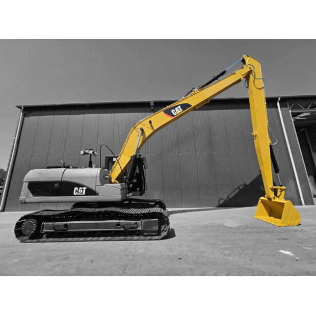 2025 كاتربيلر 320D-39304825