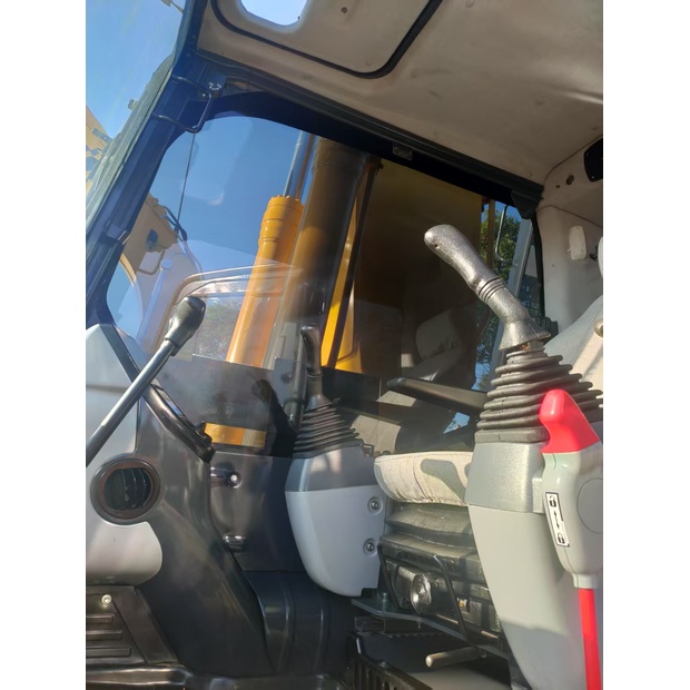 2023 Komatsu PC220-8-39374996
