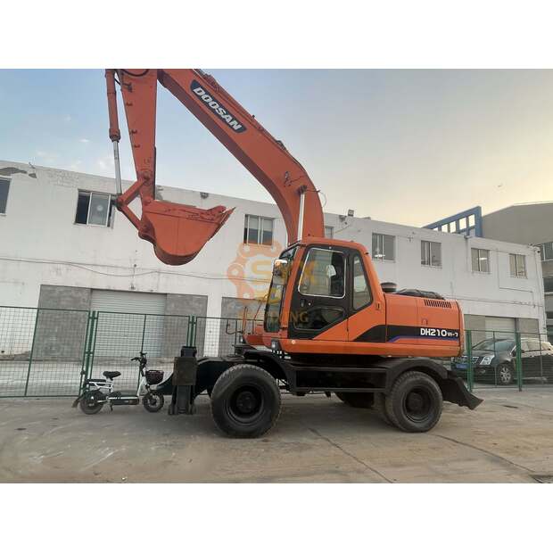 2021 دووسان DH210W-7-39380249