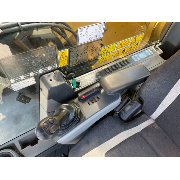 2015 Caterpillar 374FL-39381205