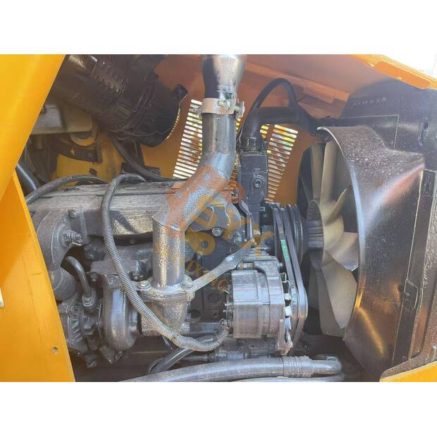 2021 جيه سي بي 4CX-39397645