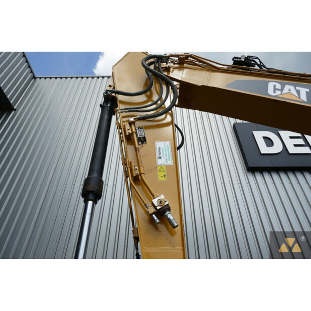 2017 Caterpillar 320FL-39421857