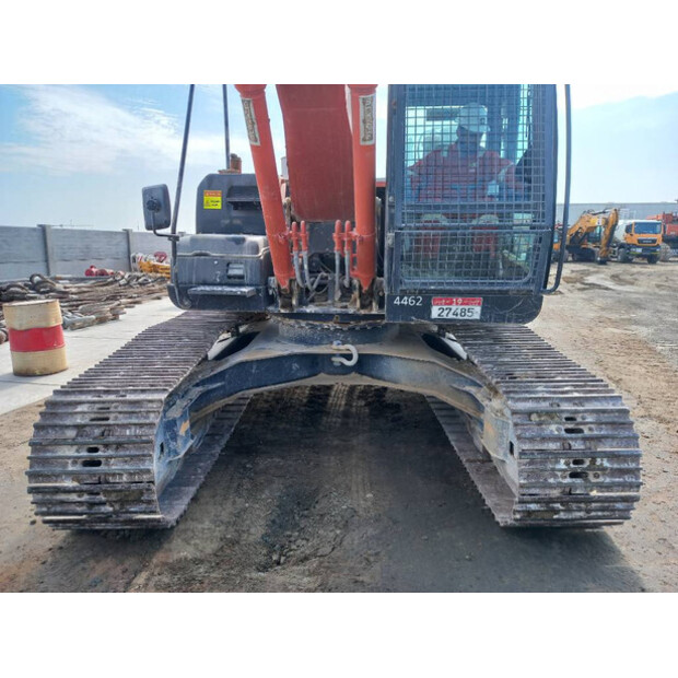 2021 Hitachi ZX220LC-39448334