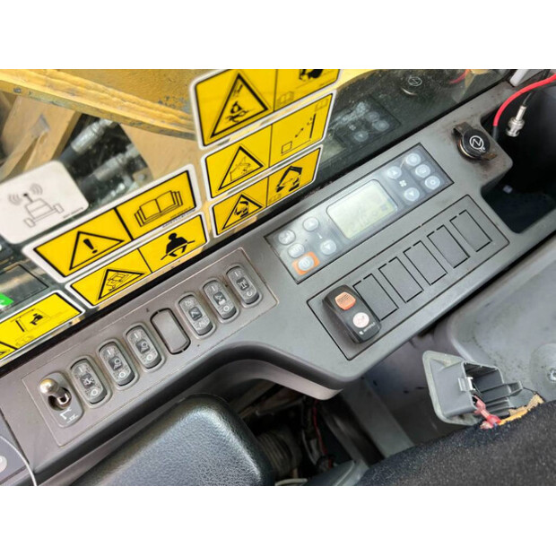 2018 Caterpillar 325FLCR-39505527