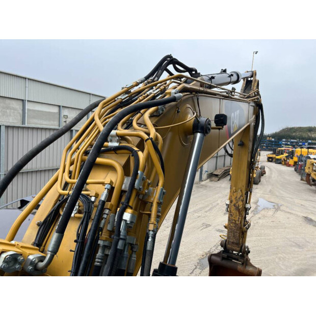 2018 Caterpillar 325FLCR-39505559