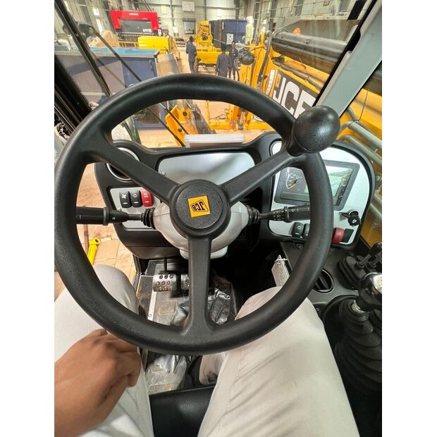 2025 JCB 530-110-39510809