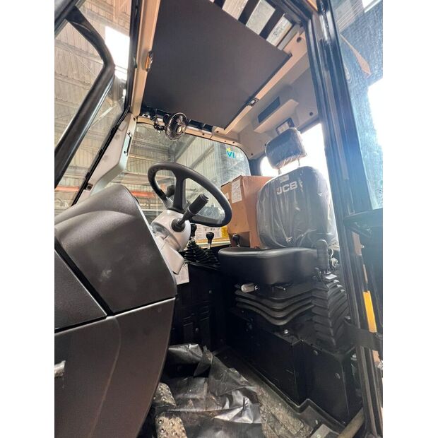 2025 JCB 530-110-39510810