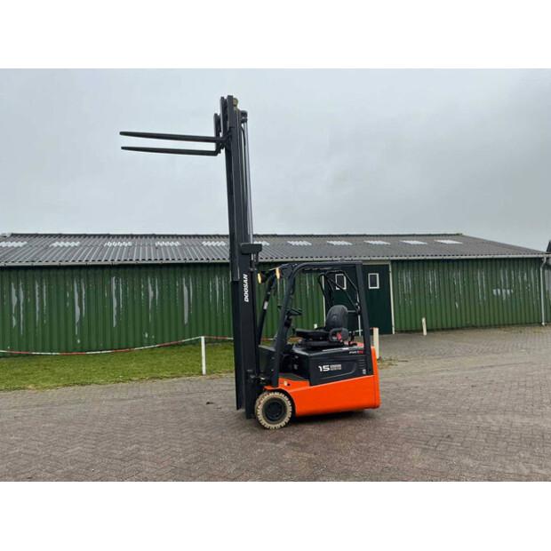 2010 Doosan B15T-5-39525009