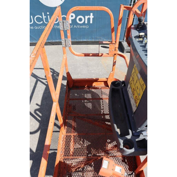2011 JLG E400AJPN-39563727