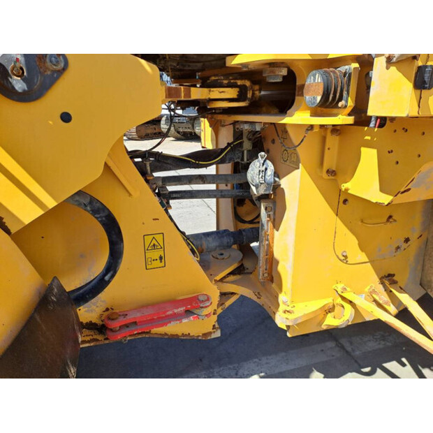 2011 فولفو L180G-39585682