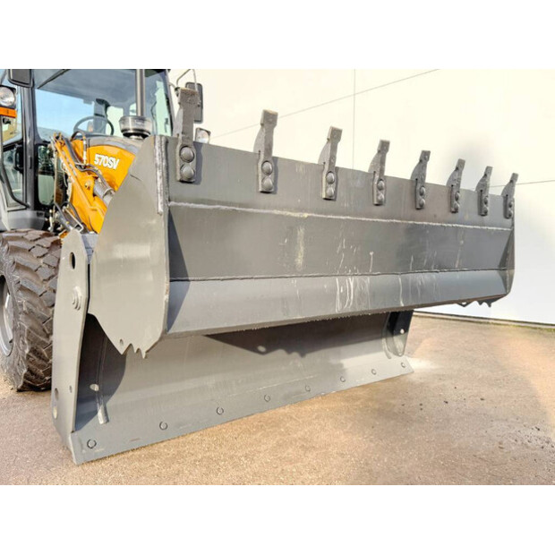 2025 CASE 570SV-39607345