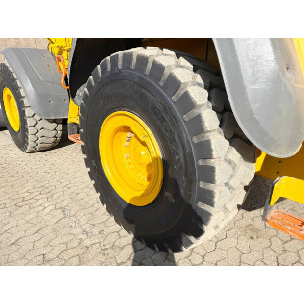 2017 فولفو L120H-39608612