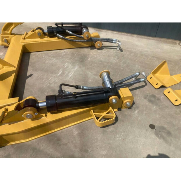 2025 كاتربيلر 963K-39711401