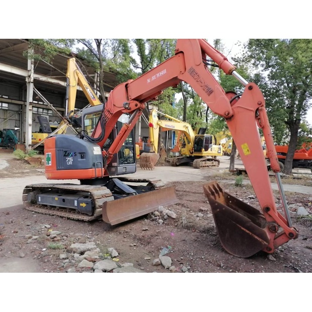 2019 Hitachi ZX75UR-39759509