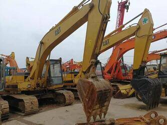 صورة ل حفارات مجنزرة 2006 كاتربيلر E200B