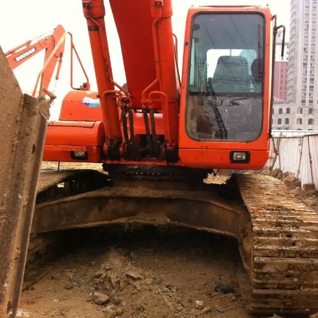 2016 دووسان DH 370 LC-9-39760201