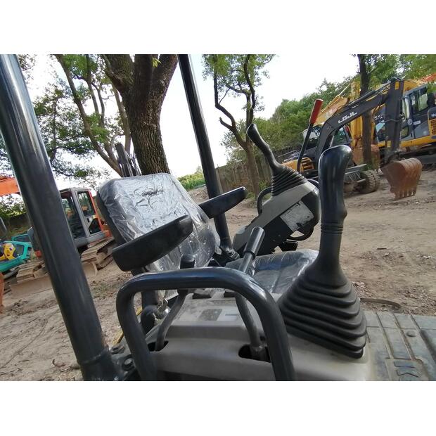 2012 كوماتسو PC18MR-39760335