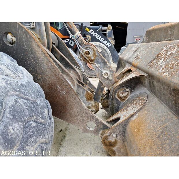 فولفو L180G-39850441