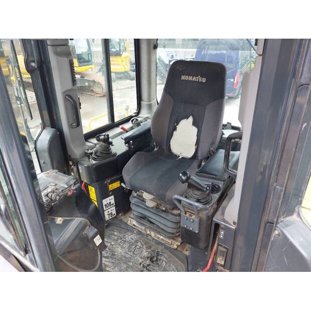 2017 Komatsu D65PX-18-39891068