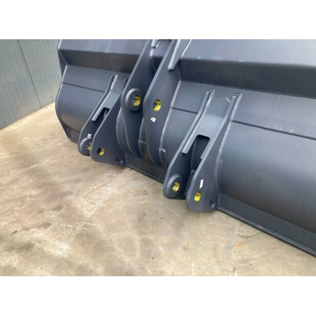 2025 فولفو L120G-39945814