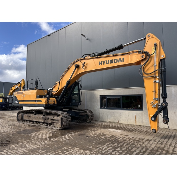 2017 Hyundai HX330NL-39974501