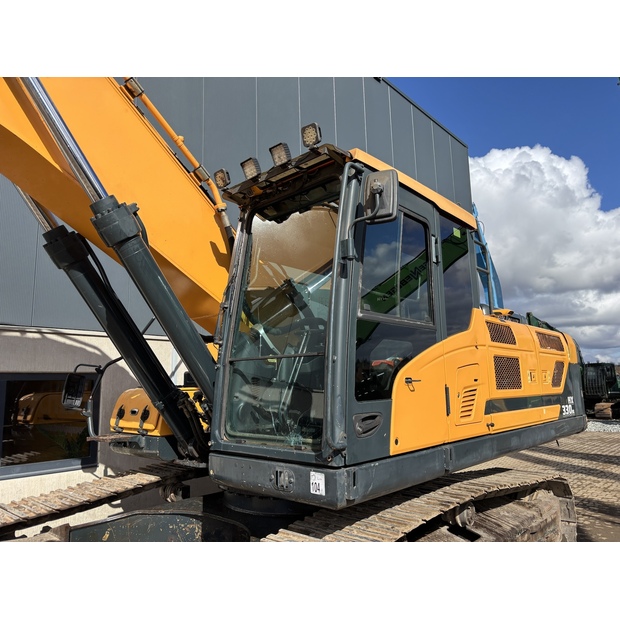 2017 Hyundai HX330NL-39974506